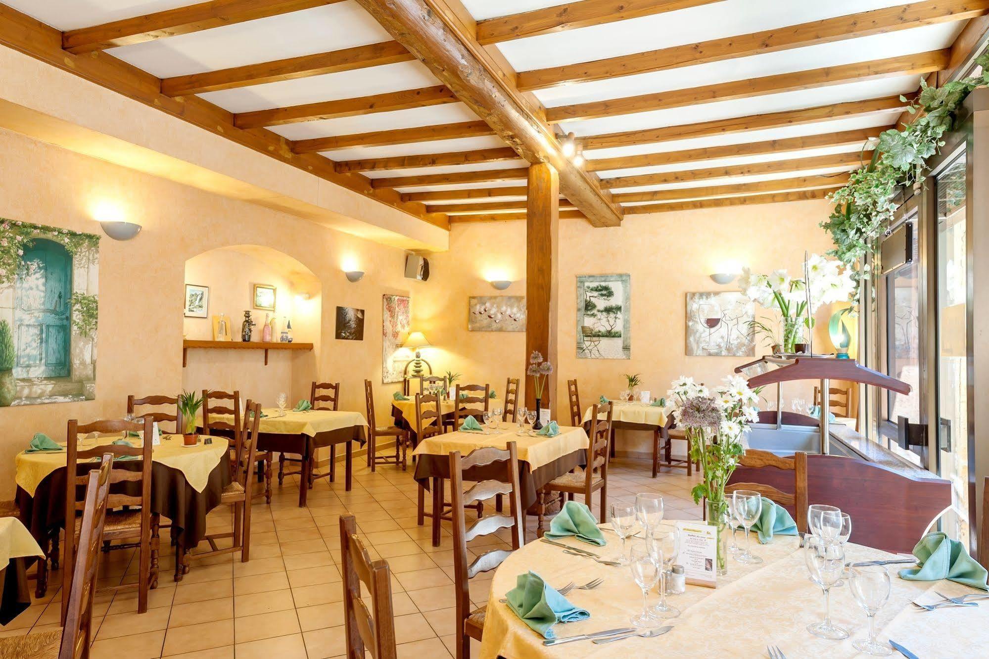 Hotel Restaurant Le Saint Clement Exterior foto