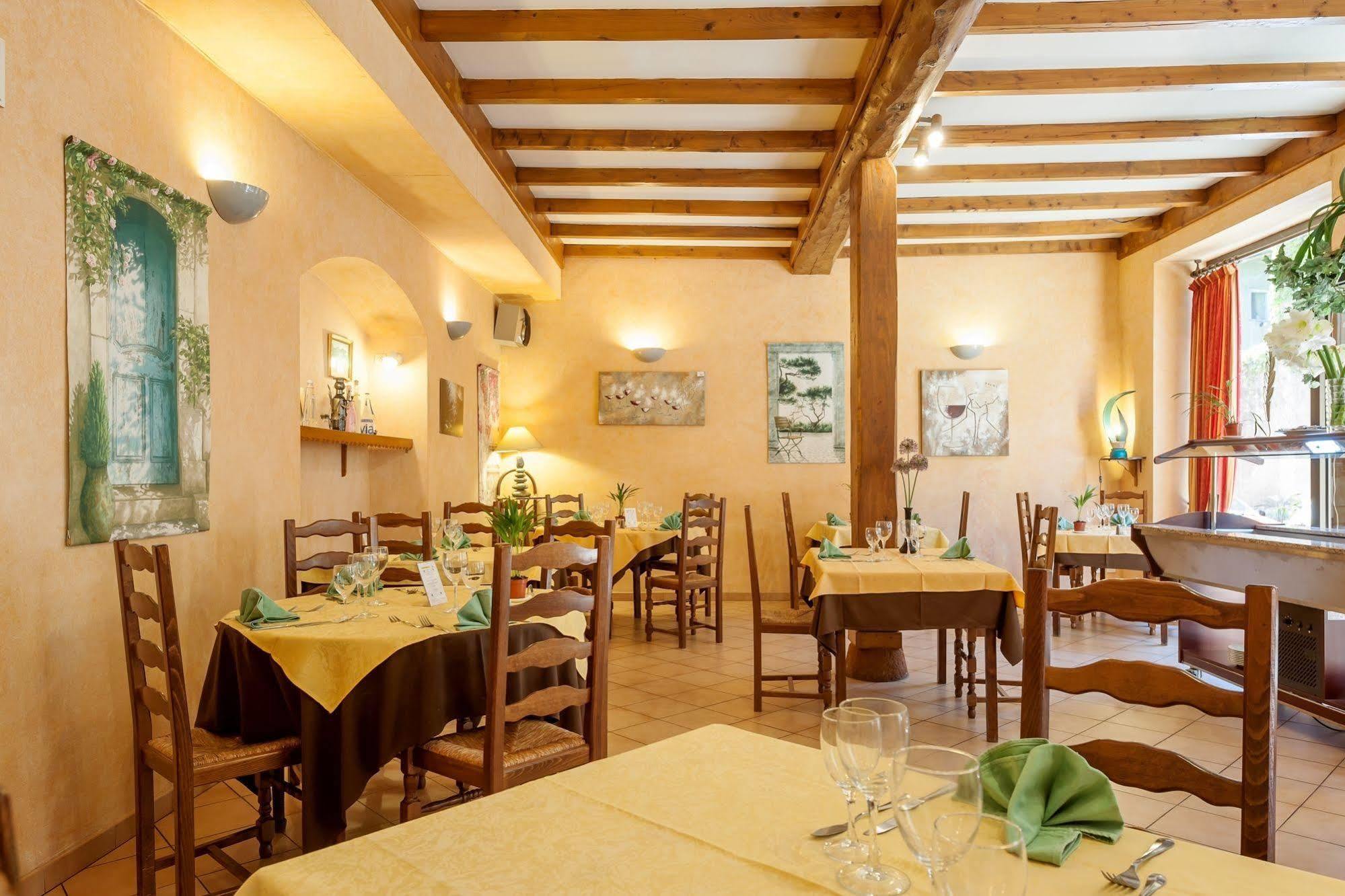 Hotel Restaurant Le Saint Clement Exterior foto